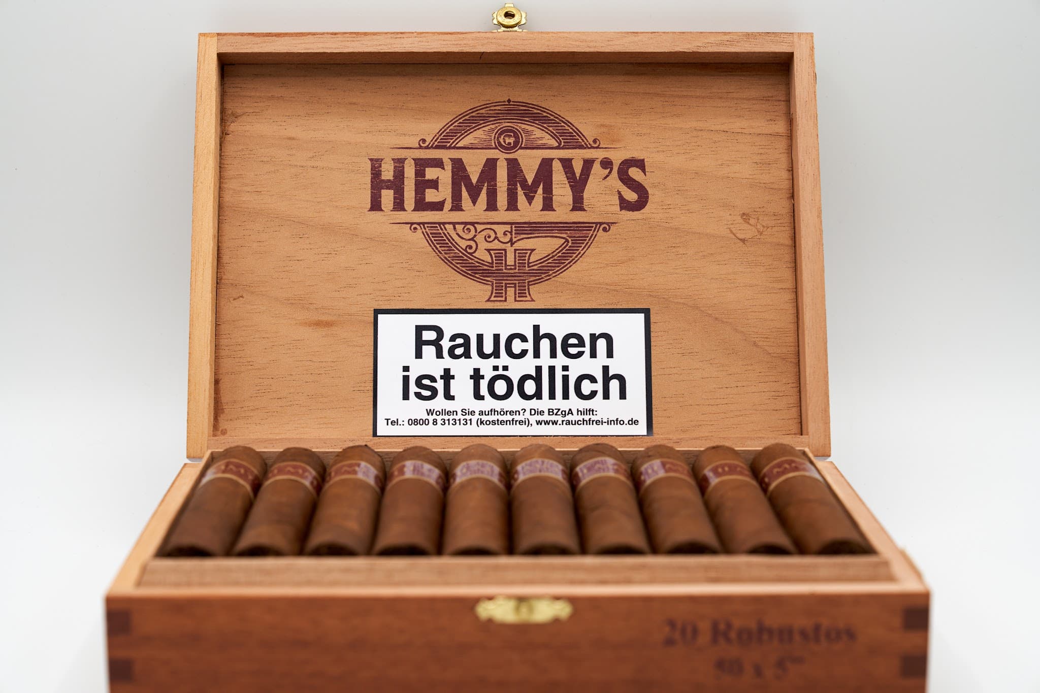 Holzbox mit Zigarren und Hemmy's Logo